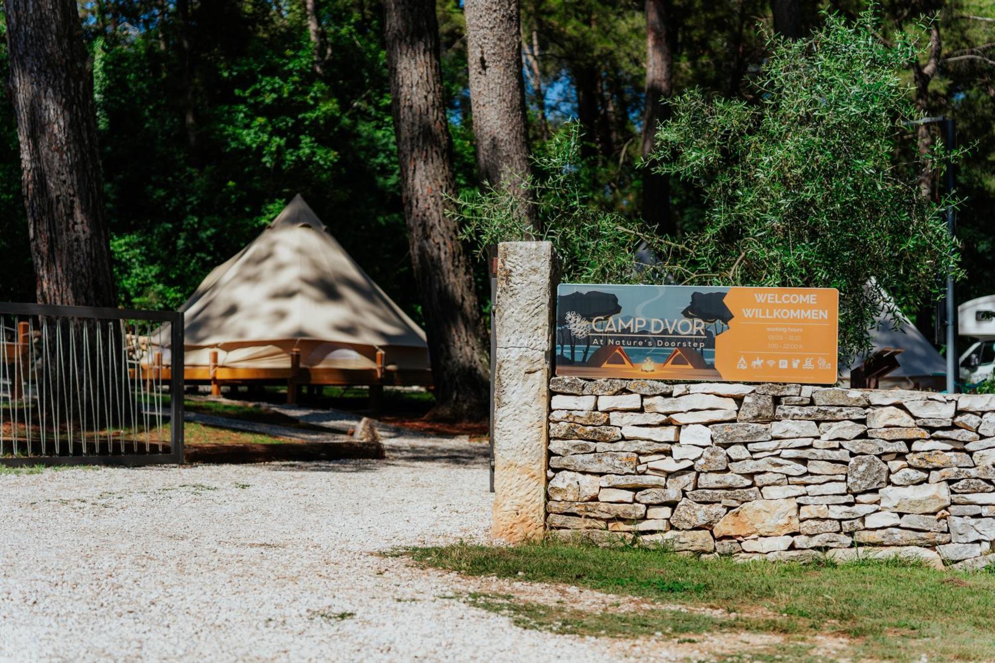 Camp 'Dvor' bell tent accommodation Manjadvorci Esterno foto