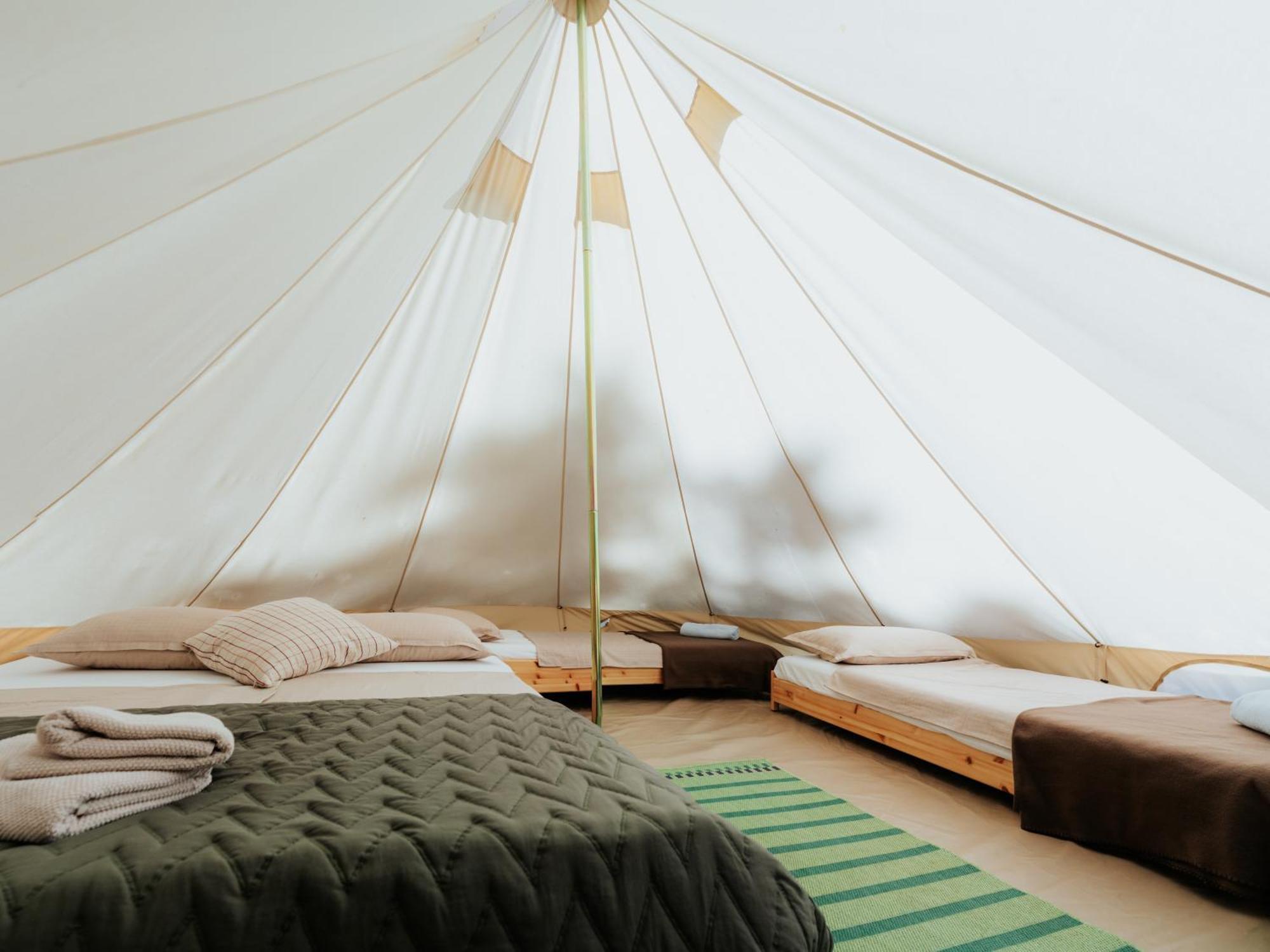Camp 'Dvor' bell tent accommodation Manjadvorci Camera foto