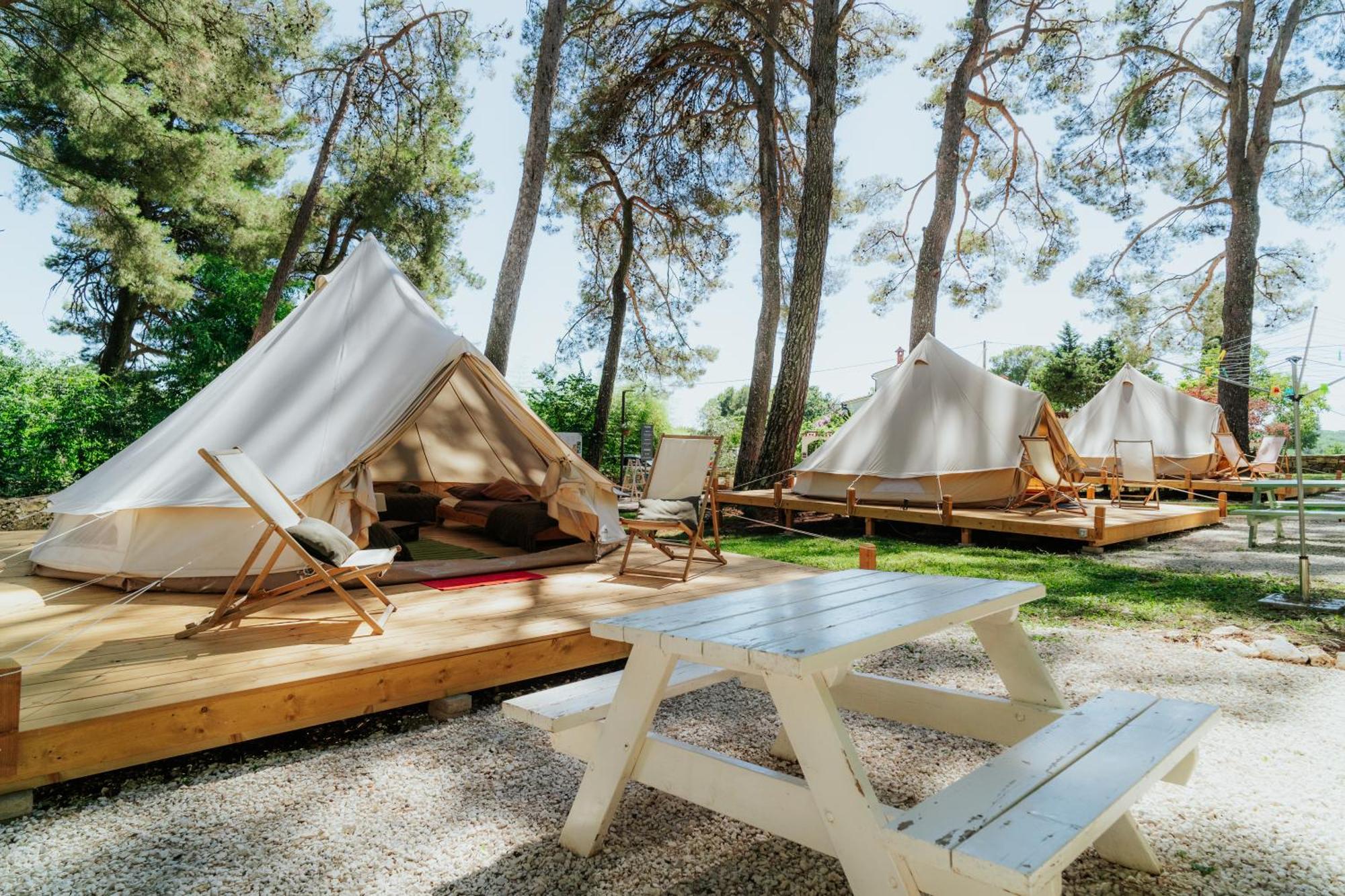 Camp 'Dvor' bell tent accommodation Manjadvorci Esterno foto